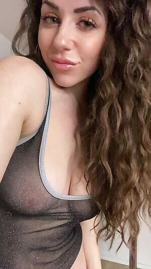 Are you ready for me on this sexy freaky Friday??? Available now for Domme and vanilla sessions, rates, custom orders and more! let’s get that dick wet ;)