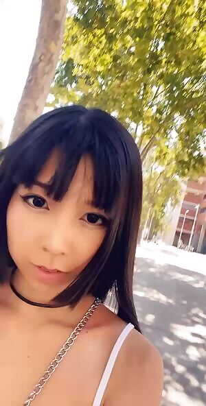 I like exposing my tits in public ;)