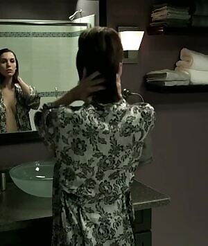 Christy Carlson Romano in Mirrors 2
