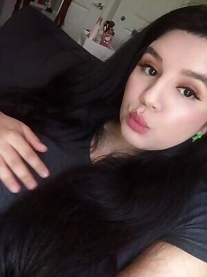 I heard you like Latinas with big boobs💕