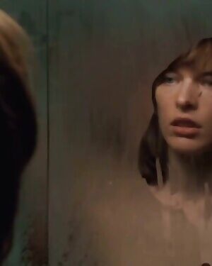 Milla Jovovich and Aisha Tyler getting clean and dirty at the same time