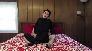 Cumslut takes a pounding