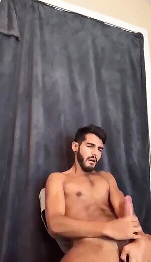 This man is a legend. Cumshots like this are a 1 in 20 occurrence for me. He does this every time