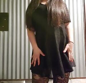 I went out with another redditor last night. I had a buzz going so I decided to made this or you guys. I'm sorry that tipsy me had trouble lifting my dress 😅. Hope you enjoy.